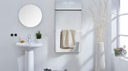Infrarotheizung mit Spiegel und Handtuchhalter